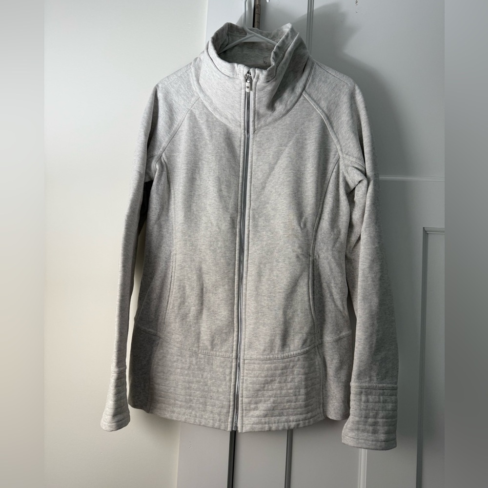 Lululemon sweatshirt/jacket